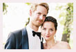 Hochzeitspaar bei Fotoshooting und Braut mit kurzem Haar